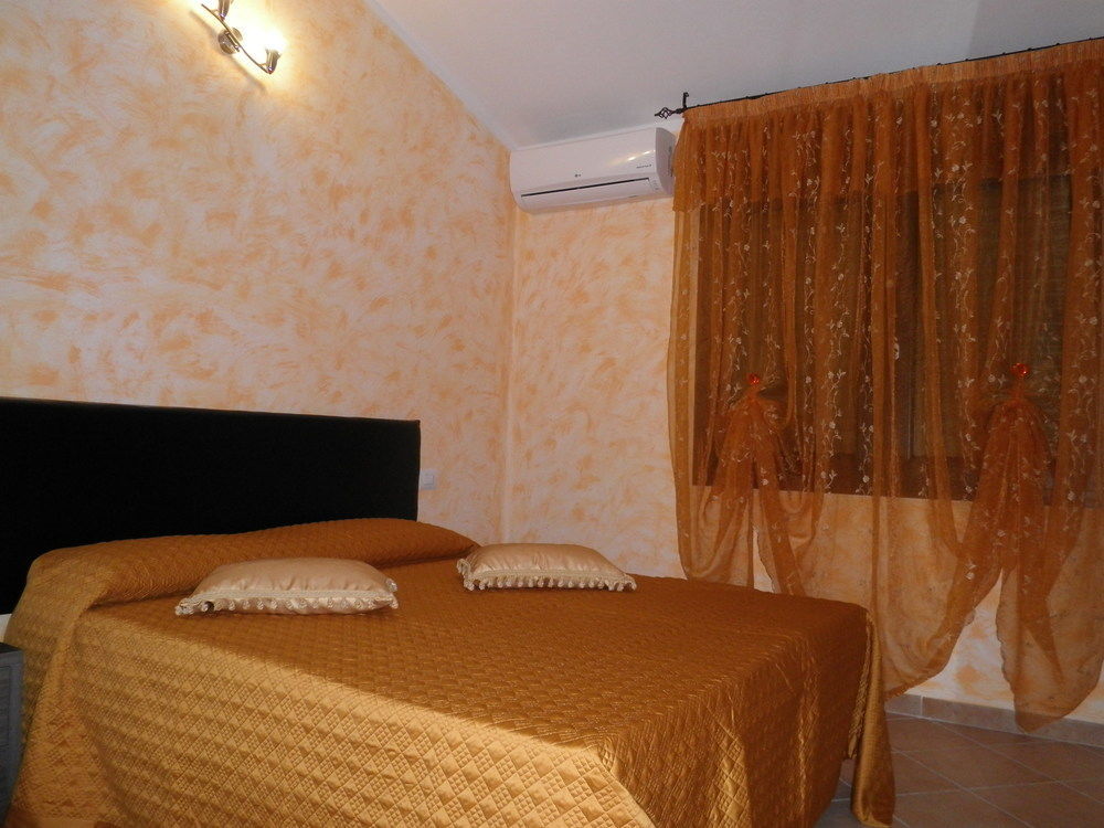 Memo'S Affittacamere Arborea Exterior foto