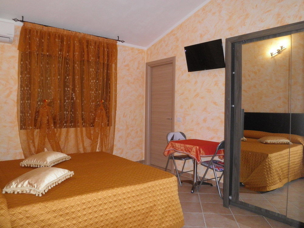 Memo'S Affittacamere Arborea Exterior foto